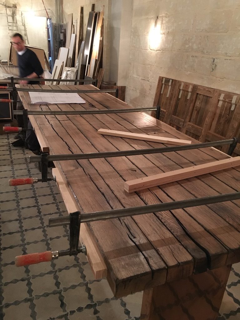 Tischlerarbeiten an der Bartheke
